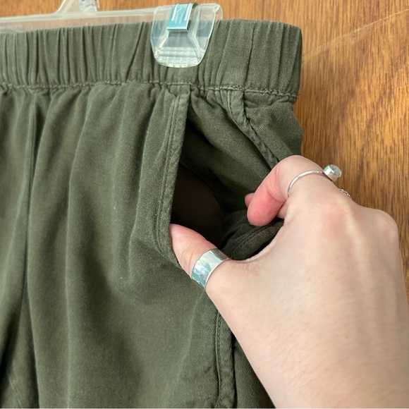 Madewell Olive Army Green Pull-On Shorts in Foliage Green - Picture 4 of 7